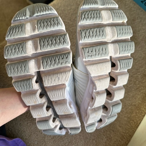 On Running women’s size9 Cloud Running Shoes — Light Gray and White - Picture 7 of 10